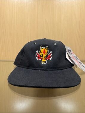 Vintage Sports Specialties Calgary Flames NHL Hockey Strapback Hat